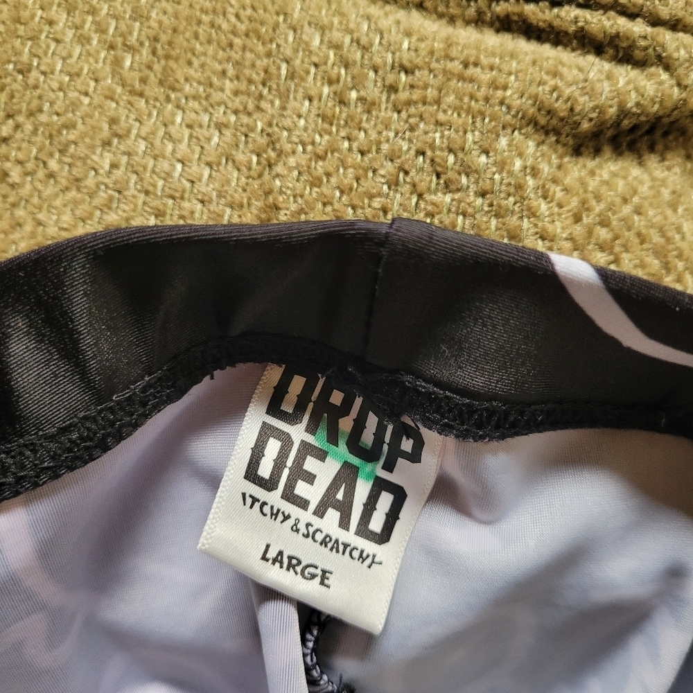 Drop Dead Itchy and Scratchy Leggings - Picture 3 of 5